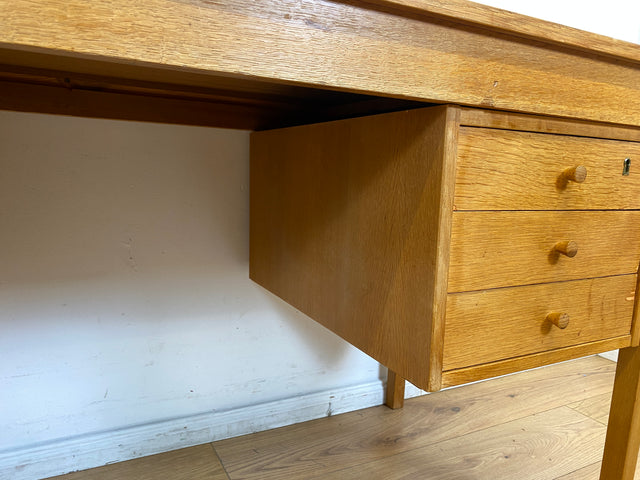 Stilvoller freistehender skandinavischer Schreibtisch in Eiche, mit Schubladen I Writing Desk Arbeitstisch Bürotisch Computertisch Danish Design Modern Vintage 60er 70er I