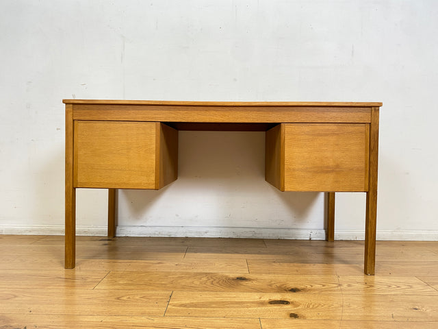 Stilvoller freistehender skandinavischer Schreibtisch in Eiche, mit Schubladen I Writing Desk Arbeitstisch Bürotisch Computertisch Danish Design Modern Vintage 60er 70er I