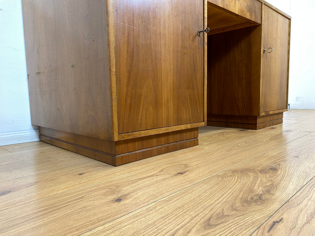 WMK I Minimalistischer freistehender Mid-Century Schreibtisch aus vollem Holz mit Regal Rückseite