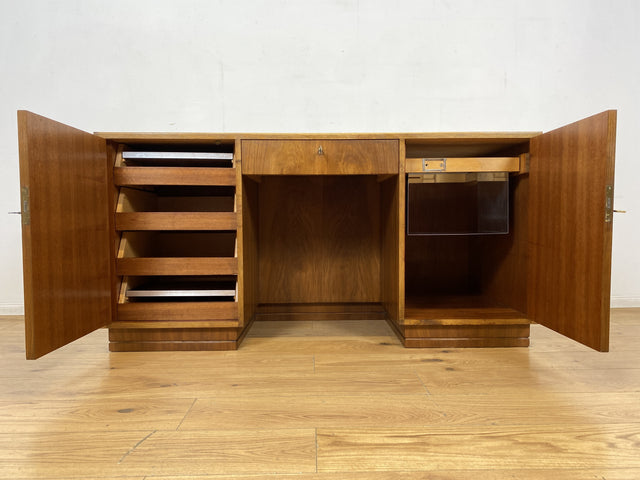 WMK I Minimalistischer freistehender Mid-Century Schreibtisch aus vollem Holz mit Regal Rückseite