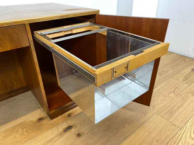 WMK I Minimalistischer freistehender Mid-Century Schreibtisch aus vollem Holz mit Regal Rückseite