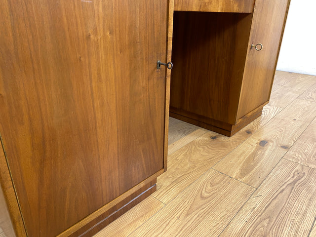 WMK I Minimalistischer freistehender Mid-Century Schreibtisch aus vollem Holz mit Regal Rückseite