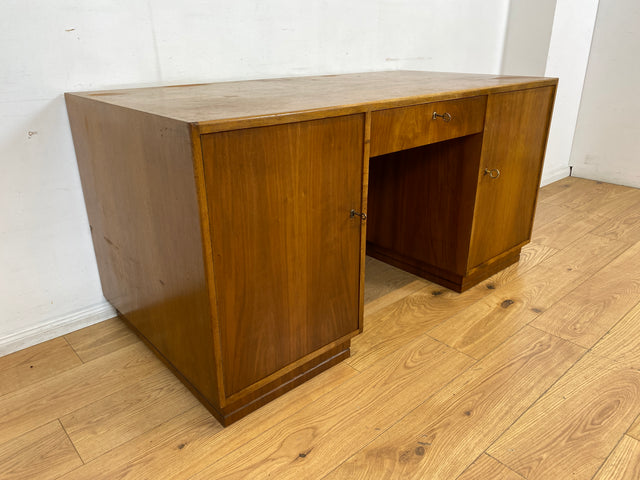 WMK I Minimalistischer freistehender Mid-Century Schreibtisch aus vollem Holz mit Regal Rückseite