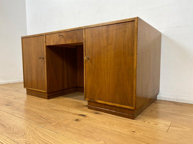 WMK I Minimalistischer freistehender Mid-Century Schreibtisch aus vollem Holz mit Regal Rückseite