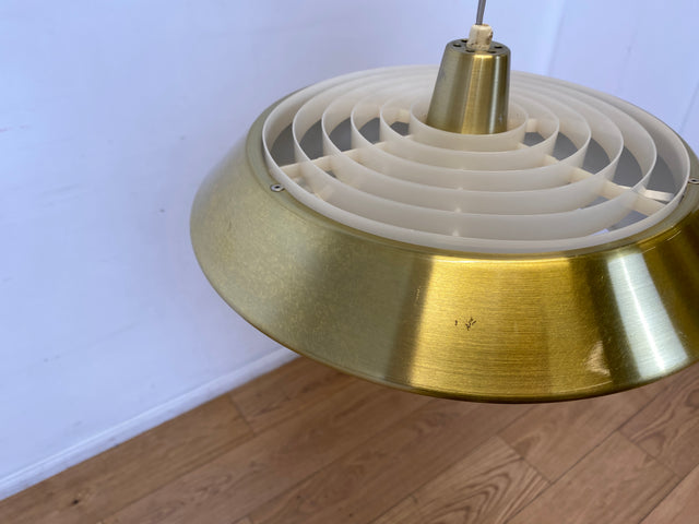 WMK I Grandiose skandinavische goldene Space Age Hängelampe aus Aluminiumhte
