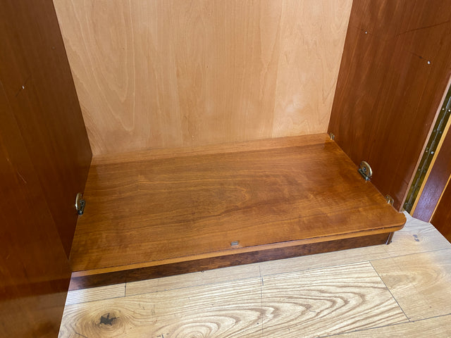 Stilvoller und gut erhaltener großer 50er Jahre Rockabilly Kleiderschrank mit Spiegeltür I Schrank Schlafzimmerschrank Wäscheschrank Wardrobe Vintage Mid-Century 60er I