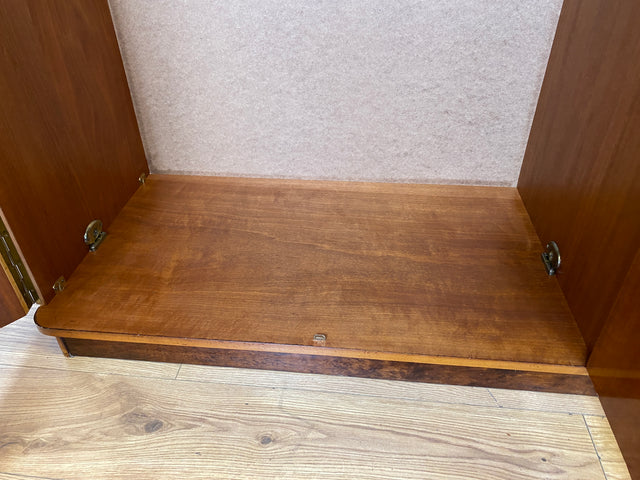 Stilvoller und gut erhaltener großer 50er Jahre Rockabilly Kleiderschrank mit Spiegeltür I Schrank Schlafzimmerschrank Wäscheschrank Wardrobe Vintage Mid-Century 60er I