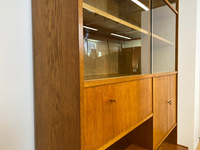 WMK I Hochwertiger großer Mid-Century Bücherschrank I Vollholz in Eiche I mit Vitrine und Schiebetüren I Büchervitrine Highboard Regalwand Eckregal Eckschrank Regal Wohnwand Vintage 50er 60er