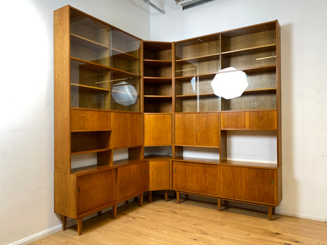 WMK I Hochwertiger großer Mid-Century Bücherschrank I Vollholz in Eiche I mit Vitrine und Schiebetüren I Büchervitrine Highboard Regalwand Eckregal Eckschrank Regal Wohnwand Vintage 50er 60er