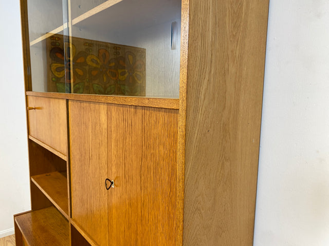 WMK I Hochwertiger großer Mid-Century Bücherschrank I Vollholz in Eiche I mit Vitrine und Schiebetüren I Büchervitrine Highboard Regalwand Eckregal Eckschrank Regal Wohnwand Vintage 50er 60er