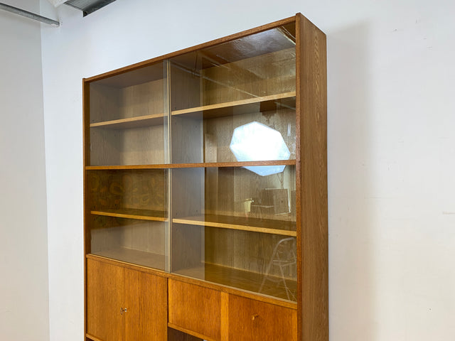 WMK I Hochwertiger großer Mid-Century Bücherschrank I Vollholz in Eiche I mit Vitrine und Schiebetüren I Highboard Büchervitrine Regalwand Eckregal Eckschrank Regal Wohnwand Vintage 50er 60er