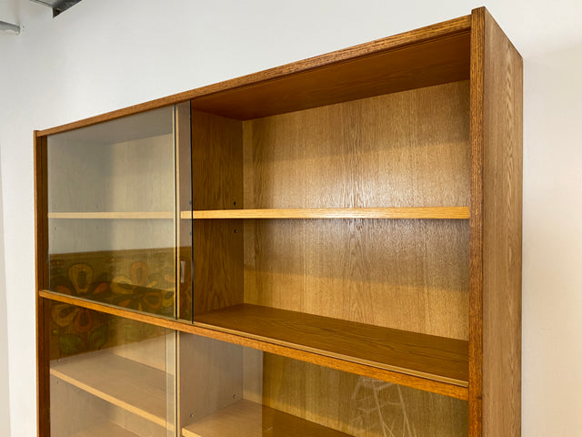 WMK I Hochwertiger großer Mid-Century Bücherschrank I Vollholz in Eiche I mit Vitrine und Schiebetüren I Highboard Büchervitrine Regalwand Eckregal Eckschrank Regal Wohnwand Vintage 50er 60er