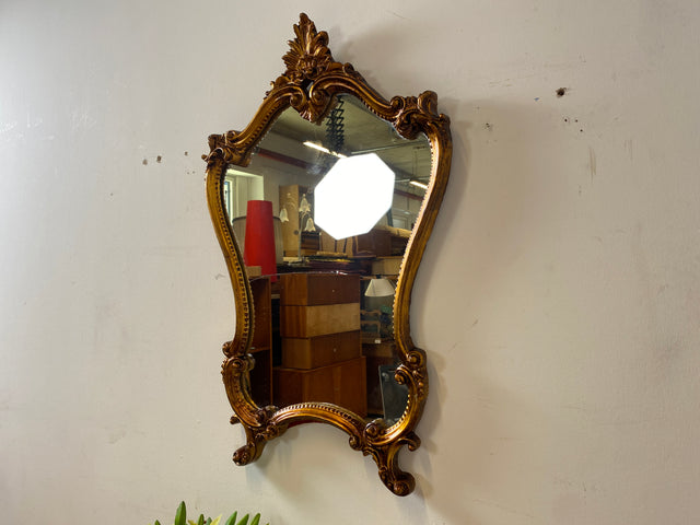 Wunderschöner großer Vintage Wandspiegel im antiken Stil mit goldenem Akanthusblatt Rahmen aus Stuck