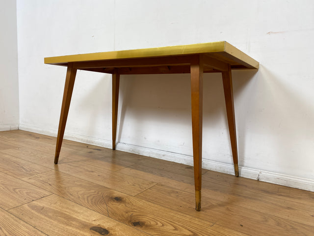 WMK I Besonders schöner hoher Mid-Century Couchtisch mit Mosaik Fliesen und konischen Füßen