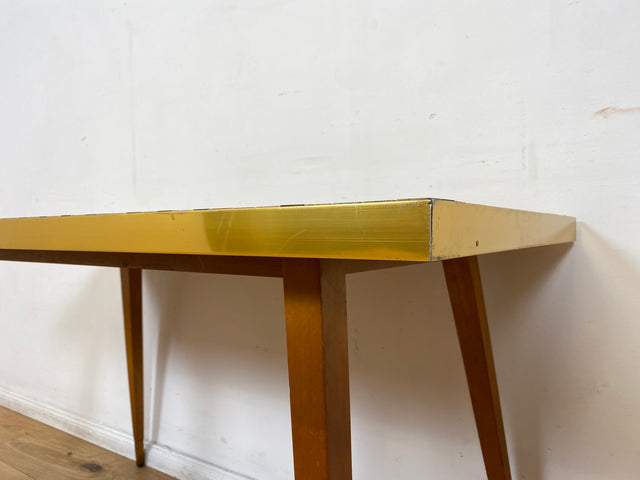 WMK I Besonders schöner hoher Mid-Century Couchtisch mit Mosaik Fliesen und konischen Füßen