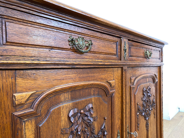 Vornehme handverzierte antike Anrichte aus Eiche mit Schubladen und edlem Messingbeschlag I Schrank Kommode Wickelkommode Küchenschrank Bauernschrank Sideboard Jugendstil Vintage I