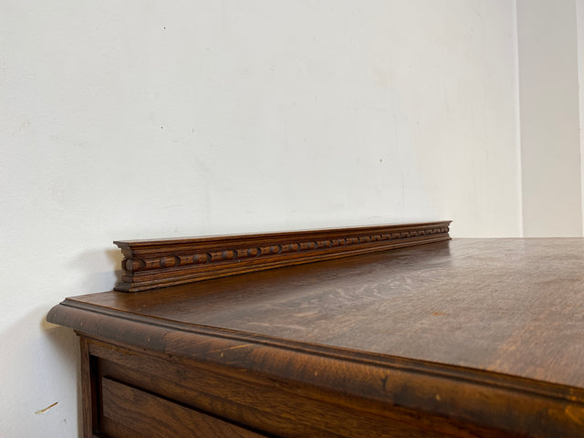 Vornehme handverzierte antike Anrichte aus Eiche mit Schubladen und edlem Messingbeschlag I Schrank Kommode Wickelkommode Küchenschrank Bauernschrank Sideboard Jugendstil Vintage I