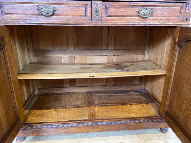 Vornehme handverzierte antike Anrichte aus Eiche mit Schubladen und edlem Messingbeschlag I Schrank Kommode Wickelkommode Küchenschrank Bauernschrank Sideboard Jugendstil Vintage I