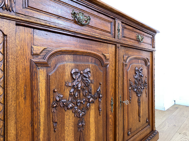 Vornehme handverzierte antike Anrichte aus Eiche mit Schubladen und edlem Messingbeschlag I Schrank Kommode Wickelkommode Küchenschrank Bauernschrank Sideboard Jugendstil Vintage I