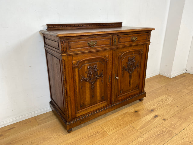 Vornehme handverzierte antike Anrichte aus Eiche mit Schubladen und edlem Messingbeschlag I Schrank Kommode Wickelkommode Küchenschrank Bauernschrank Sideboard Jugendstil Vintage I