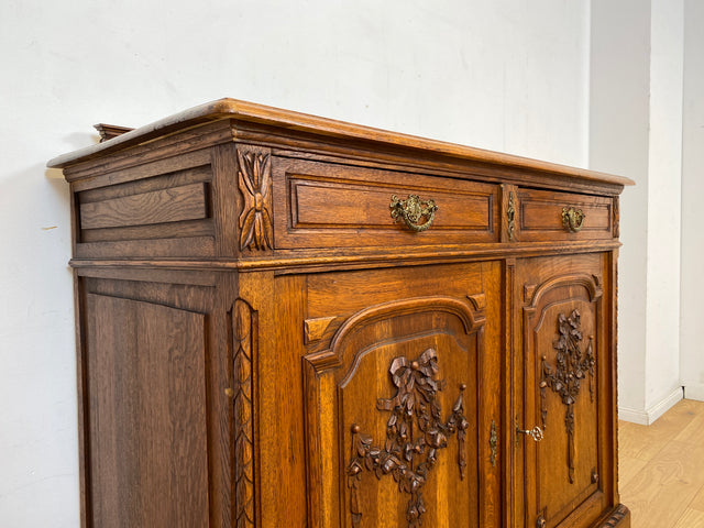 Vornehme handverzierte antike Anrichte aus Eiche mit Schubladen und edlem Messingbeschlag I Schrank Kommode Wickelkommode Küchenschrank Bauernschrank Sideboard Jugendstil Vintage I