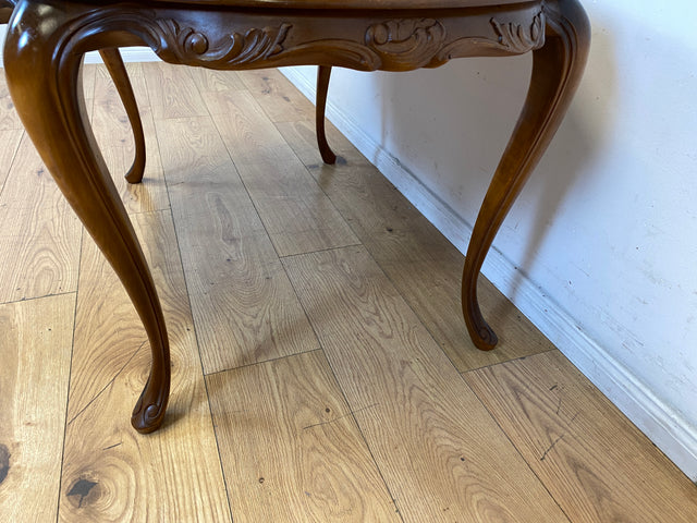 Wunderschöner und sehr gut erhaltener handverzierter Chippendale Couchtisch mit feinen Intarsien I Wohnzimmertisch Coffee Table Salontisch Sitzgarnitur Stilmöbel Vintage I