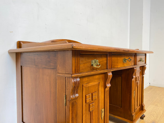 Eleganter und gut erhaltener handverzierter antiker Schreibtisch mit edlem Messingbeschlag I Massivholz in Eiche I Arbeitstisch Bürotisch Sekretär Jugendstil Vintage I