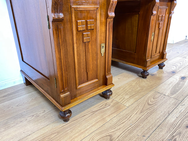 Eleganter und gut erhaltener handverzierter antiker Schreibtisch mit edlem Messingbeschlag I Massivholz in Eiche I Arbeitstisch Bürotisch Sekretär Jugendstil Vintage I