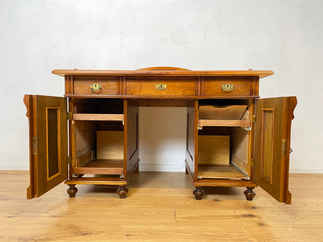 Eleganter und gut erhaltener handverzierter antiker Schreibtisch mit edlem Messingbeschlag I Massivholz in Eiche I Arbeitstisch Bürotisch Sekretär Jugendstil Vintage I