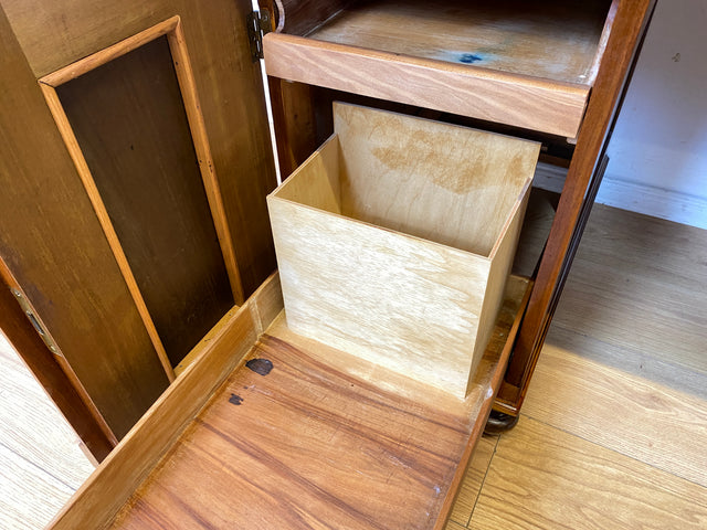 Eleganter und gut erhaltener handverzierter antiker Schreibtisch mit edlem Messingbeschlag I Massivholz in Eiche I Arbeitstisch Bürotisch Sekretär Jugendstil Vintage I