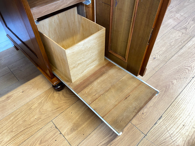 Eleganter und gut erhaltener handverzierter antiker Schreibtisch mit edlem Messingbeschlag I Massivholz in Eiche I Arbeitstisch Bürotisch Sekretär Jugendstil Vintage I