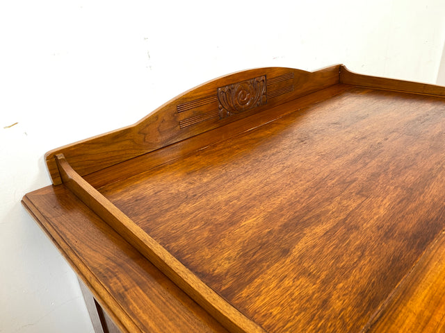 Eleganter und gut erhaltener handverzierter antiker Schreibtisch mit edlem Messingbeschlag I Massivholz in Eiche I Arbeitstisch Bürotisch Sekretär Jugendstil Vintage I