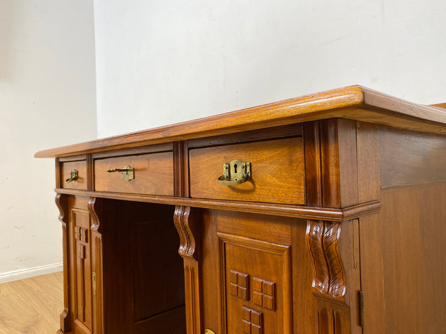 Eleganter und gut erhaltener handverzierter antiker Schreibtisch mit edlem Messingbeschlag I Massivholz in Eiche I Arbeitstisch Bürotisch Sekretär Jugendstil Vintage I
