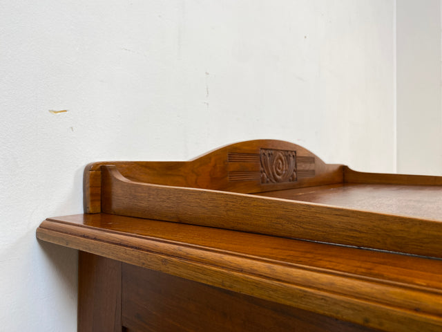 Eleganter und gut erhaltener handverzierter antiker Schreibtisch mit edlem Messingbeschlag I Massivholz in Eiche I Arbeitstisch Bürotisch Sekretär Jugendstil Vintage I