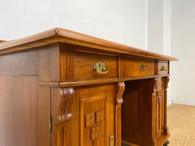 Eleganter und gut erhaltener handverzierter antiker Schreibtisch mit edlem Messingbeschlag I Massivholz in Eiche I Arbeitstisch Bürotisch Sekretär Jugendstil Vintage I