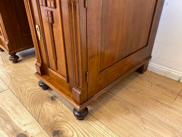 Eleganter und gut erhaltener handverzierter antiker Schreibtisch mit edlem Messingbeschlag I Massivholz in Eiche I Arbeitstisch Bürotisch Sekretär Jugendstil Vintage I