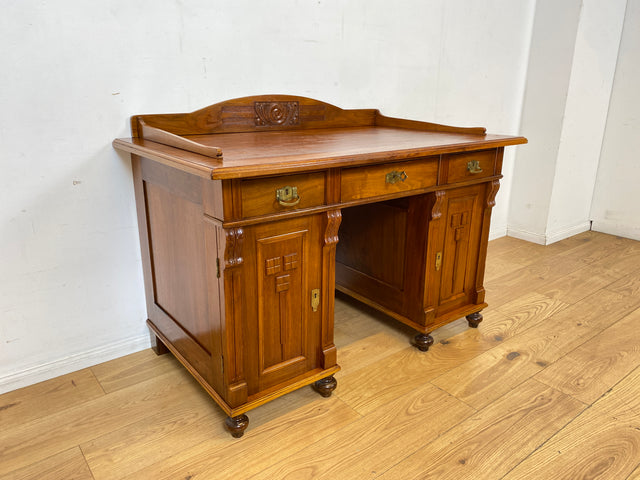 Eleganter und gut erhaltener handverzierter antiker Schreibtisch mit edlem Messingbeschlag I Massivholz in Eiche I Arbeitstisch Bürotisch Sekretär Jugendstil Vintage I