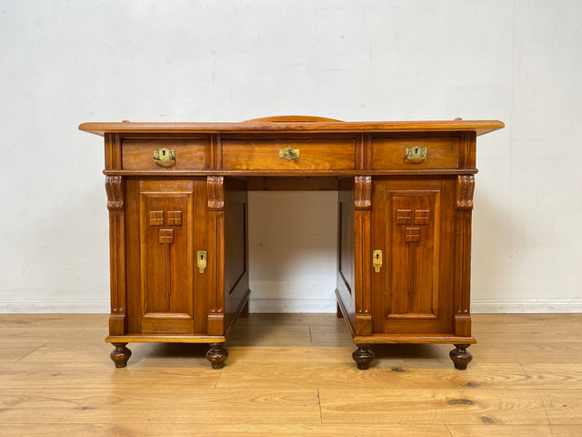 Eleganter und gut erhaltener handverzierter antiker Schreibtisch mit edlem Messingbeschlag I Massivholz in Eiche I Arbeitstisch Bürotisch Sekretär Jugendstil Vintage I