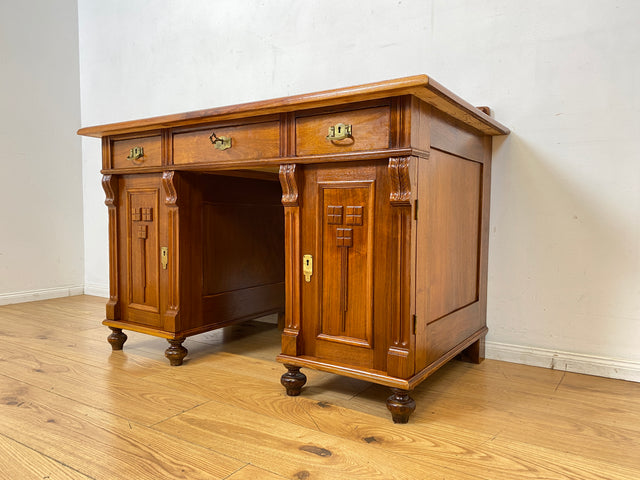 Eleganter und gut erhaltener handverzierter antiker Schreibtisch mit edlem Messingbeschlag I Massivholz in Eiche I Arbeitstisch Bürotisch Sekretär Jugendstil Vintage I