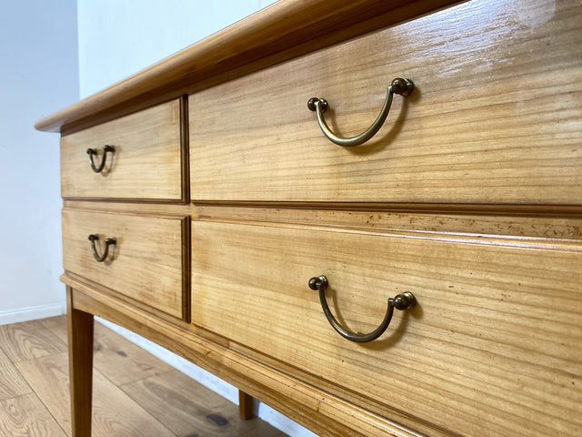 Hochwertige helle Mid-Century Kommode aus vollem Holz mit Schubladen & Messinggriffen I Sideboard Anrichte Schubladenkommode Schrank Wäschekommode Flurkommode Vintage 50er 60er