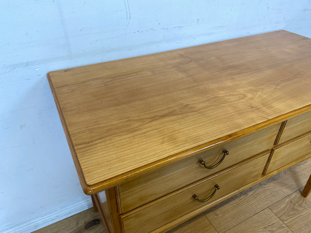 Hochwertige helle Mid-Century Kommode aus vollem Holz mit Schubladen & Messinggriffen I Sideboard Anrichte Schubladenkommode Schrank Wäschekommode Flurkommode Vintage 50er 60er