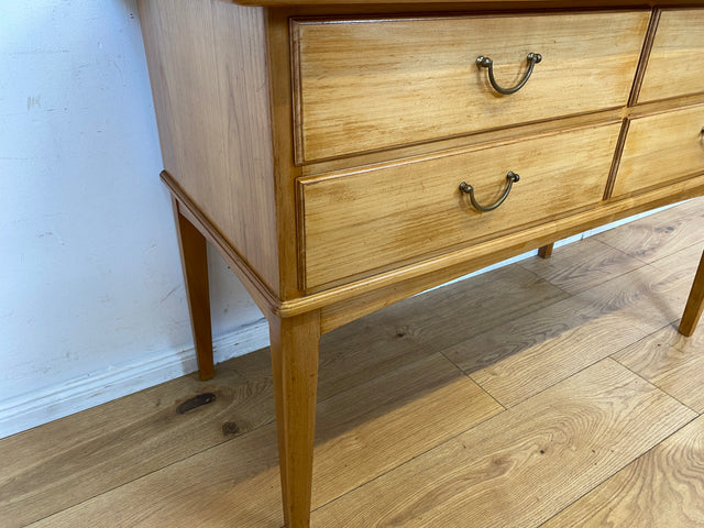 Hochwertige helle Mid-Century Kommode aus vollem Holz mit Schubladen & Messinggriffen I Sideboard Anrichte Schubladenkommode Schrank Wäschekommode Flurkommode Vintage 50er 60er