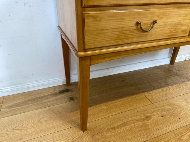 Hochwertige helle Mid-Century Kommode aus vollem Holz mit Schubladen & Messinggriffen I Sideboard Anrichte Schubladenkommode Schrank Wäschekommode Flurkommode Vintage 50er 60er