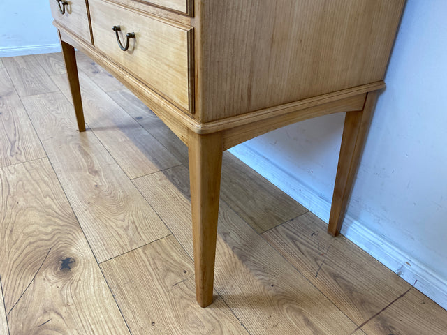 Hochwertige helle Mid-Century Kommode aus vollem Holz mit Schubladen & Messinggriffen I Sideboard Anrichte Schubladenkommode Schrank Wäschekommode Flurkommode Vintage 50er 60er