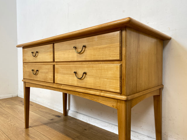 Hochwertige helle Mid-Century Kommode aus vollem Holz mit Schubladen & Messinggriffen I Sideboard Anrichte Schubladenkommode Schrank Wäschekommode Flurkommode Vintage 50er 60er