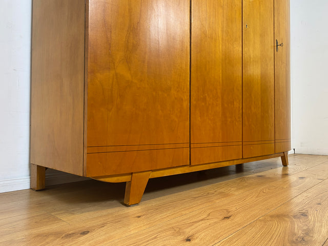 Formschöner heller 50er Jahre Kleiderschrank aus vollem Holz mit perfekter Aufteilung I Schrank Schlafzimmerschrank Wäscheschrank Wardrobe Mid-Century 60er Vintage Retro I