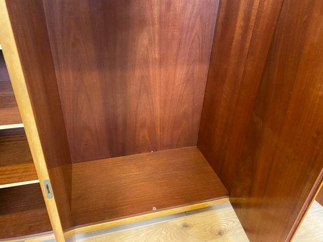 Formschöner heller 50er Jahre Kleiderschrank aus vollem Holz mit perfekter Aufteilung I Schrank Schlafzimmerschrank Wäscheschrank Wardrobe Mid-Century 60er Vintage Retro I