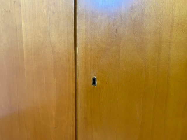 Formschöner heller 50er Jahre Kleiderschrank aus vollem Holz mit perfekter Aufteilung I Schrank Schlafzimmerschrank Wäscheschrank Wardrobe Mid-Century 60er Vintage Retro I