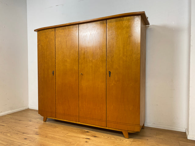 Formschöner heller 50er Jahre Kleiderschrank aus vollem Holz mit perfekter Aufteilung I Schrank Schlafzimmerschrank Wäscheschrank Wardrobe Mid-Century 60er Vintage Retro I