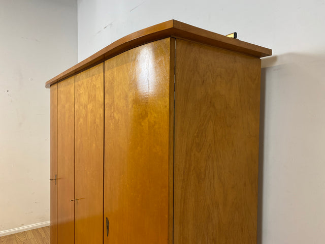 Formschöner heller 50er Jahre Kleiderschrank aus vollem Holz mit perfekter Aufteilung I Schrank Schlafzimmerschrank Wäscheschrank Wardrobe Mid-Century 60er Vintage Retro I